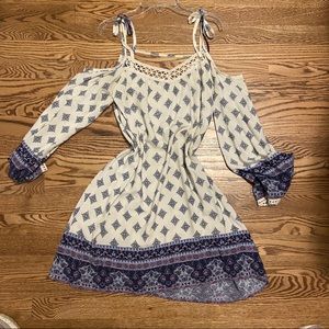 Key hole shoulder patterned dress